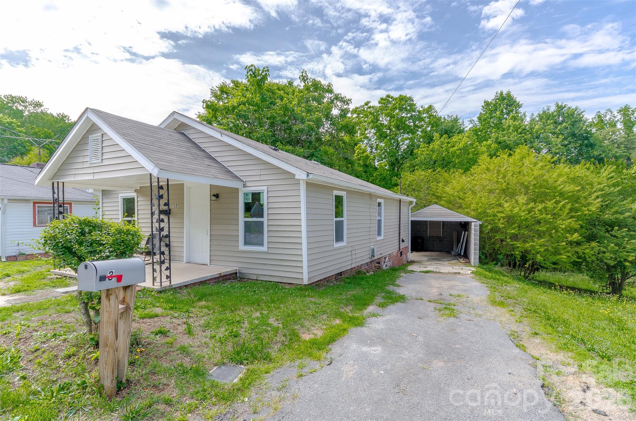 303 Rice Street Kannapolis, NC 28081 - Photo 2 of 17