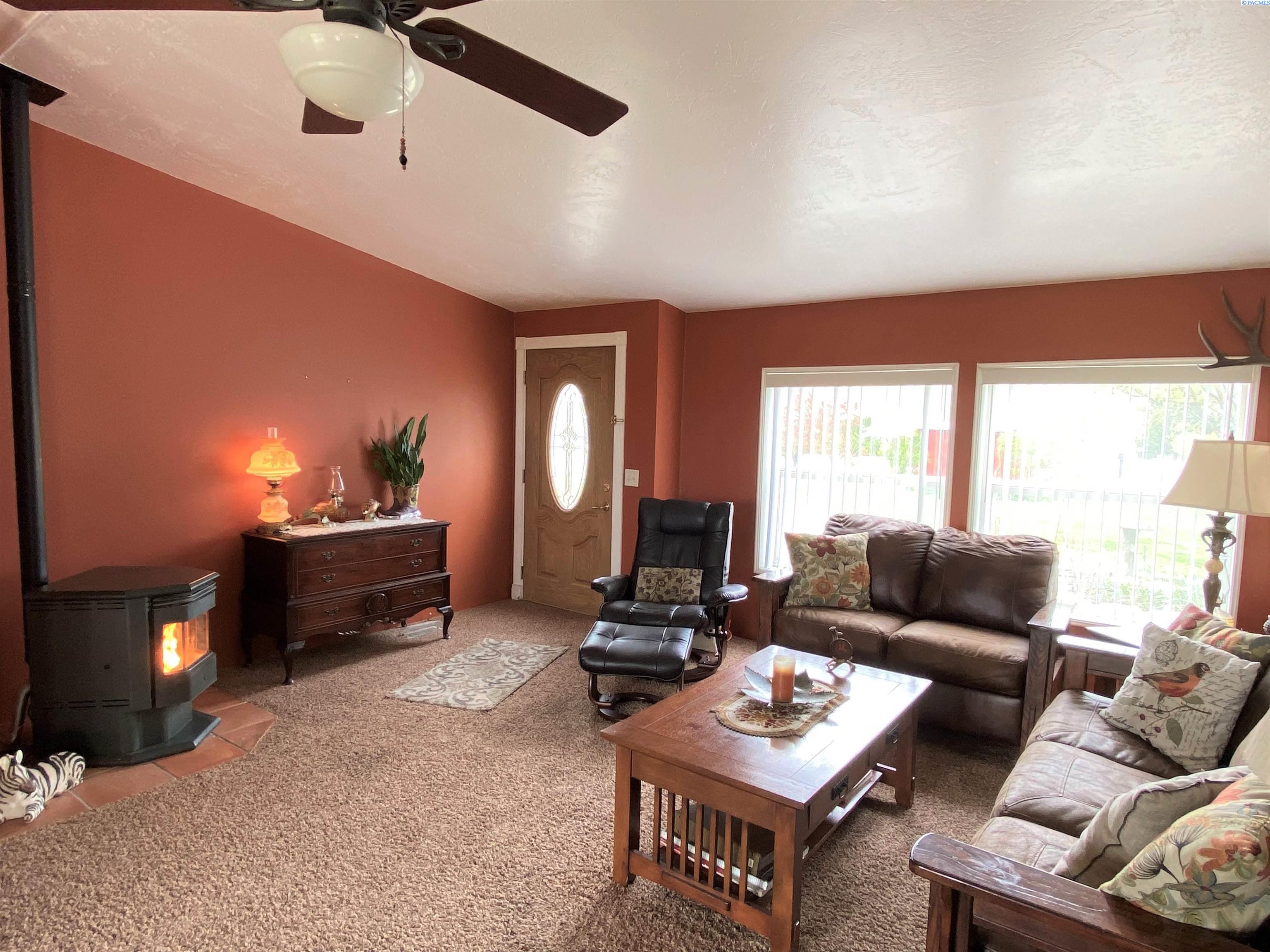 28404 East Ruppert Road Benton City, WA 99320 - Photo 6 of 42 Gallery Image 6