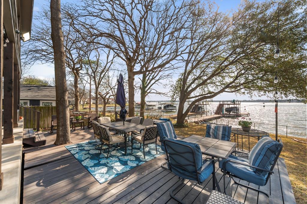 226 Palisade Loop Mabank, TX 75156 - Photo 31 of 40 a view of a patio with chair and table and chairs under an umbrella