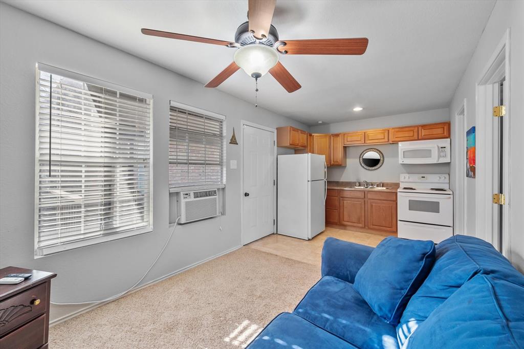 226 Palisade Loop Mabank, TX 75156 - Photo 35 of 40 a living room with furniture and kitchen view