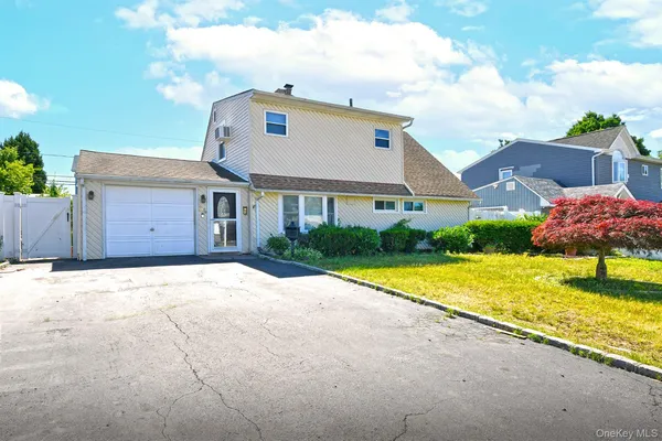 $695,000 | 34 Prentice Road, Levittown, NY 11756