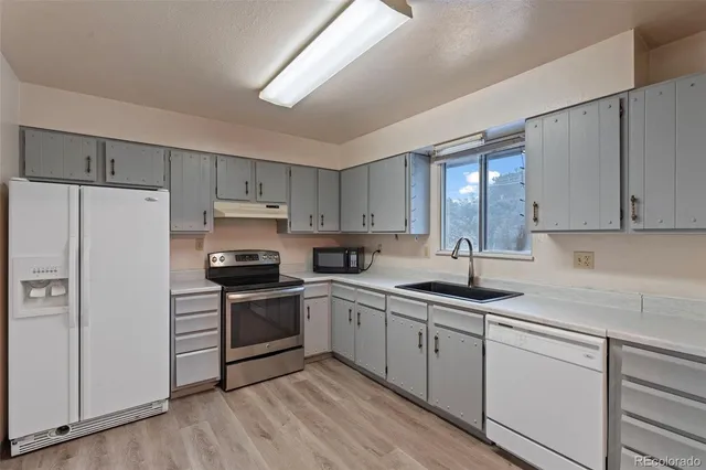 $2,100 | 6734 Hampton Drive, Colorado Springs, CO 80918