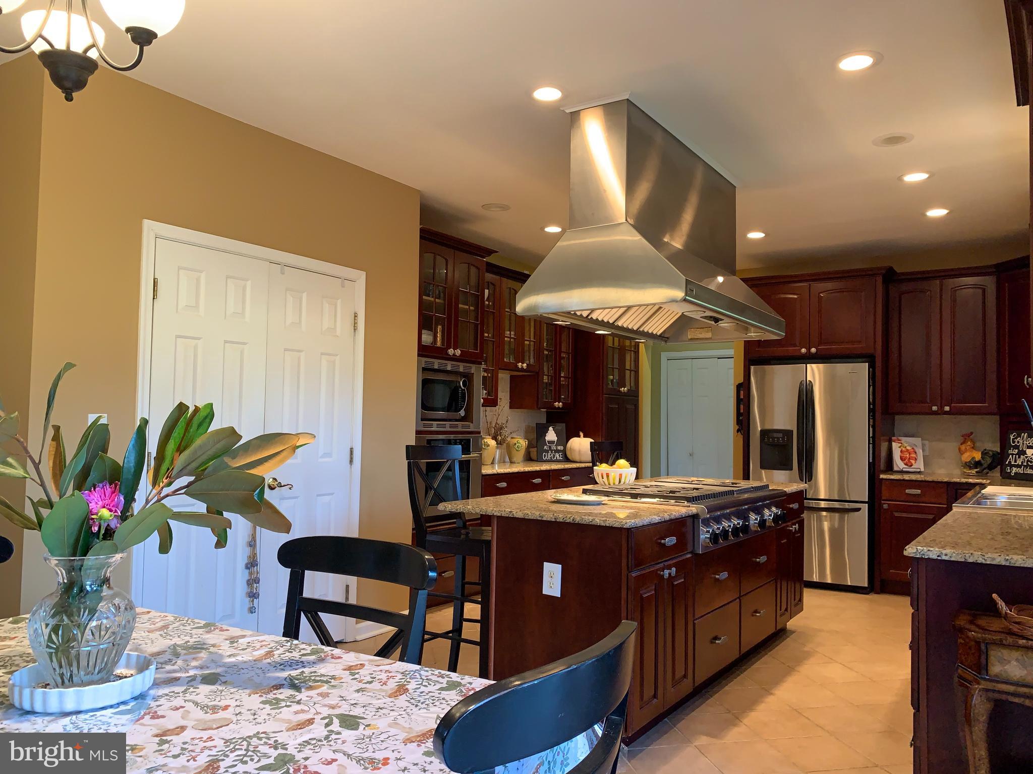 163 Sharon Station Road Robbinsville, NJ 08691 - Photo 18 of 38 a kitchen with a table and chairs