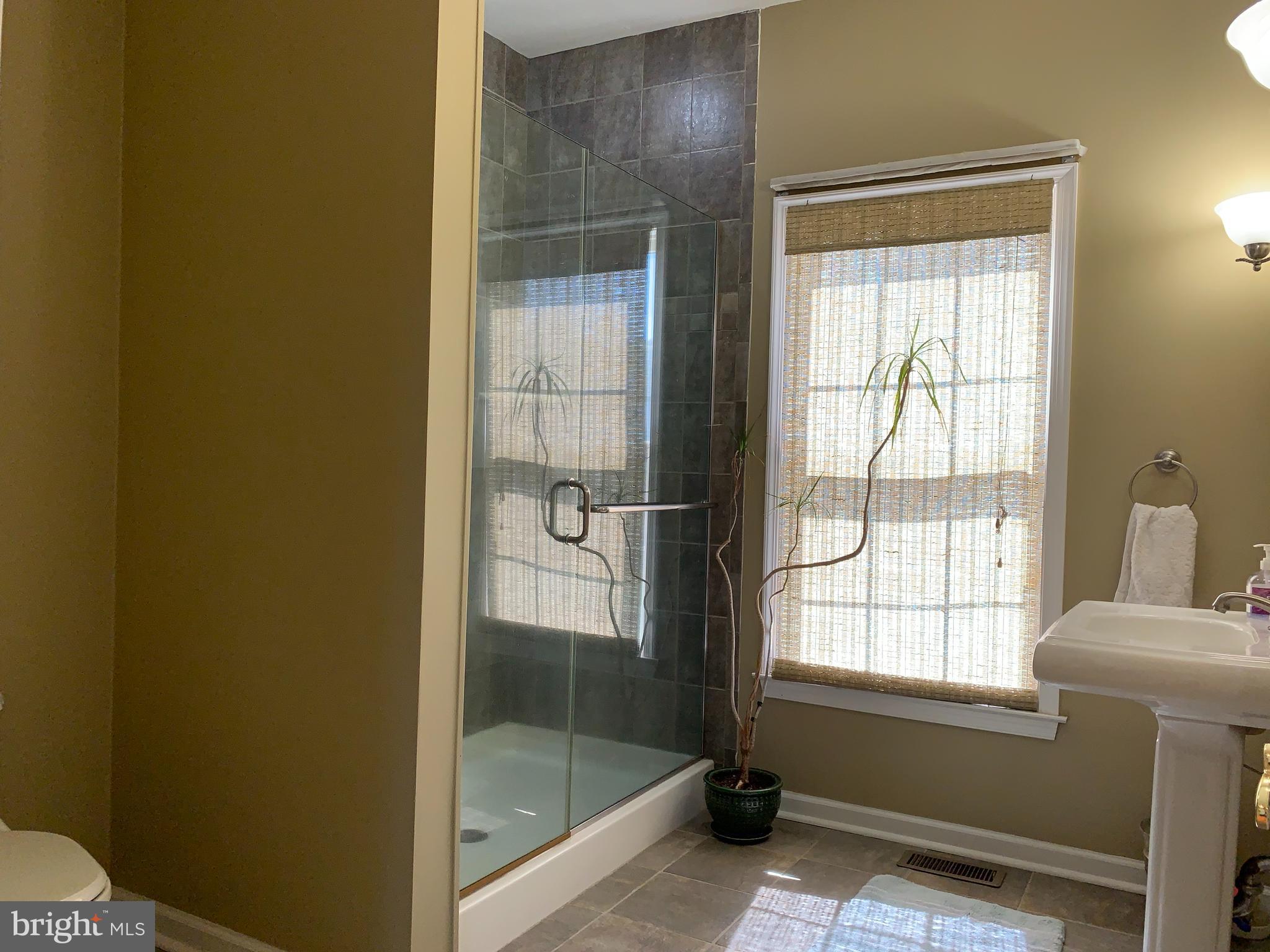 163 Sharon Station Road Robbinsville, NJ 08691 - Photo 9 of 38 a bathroom with a bathtub