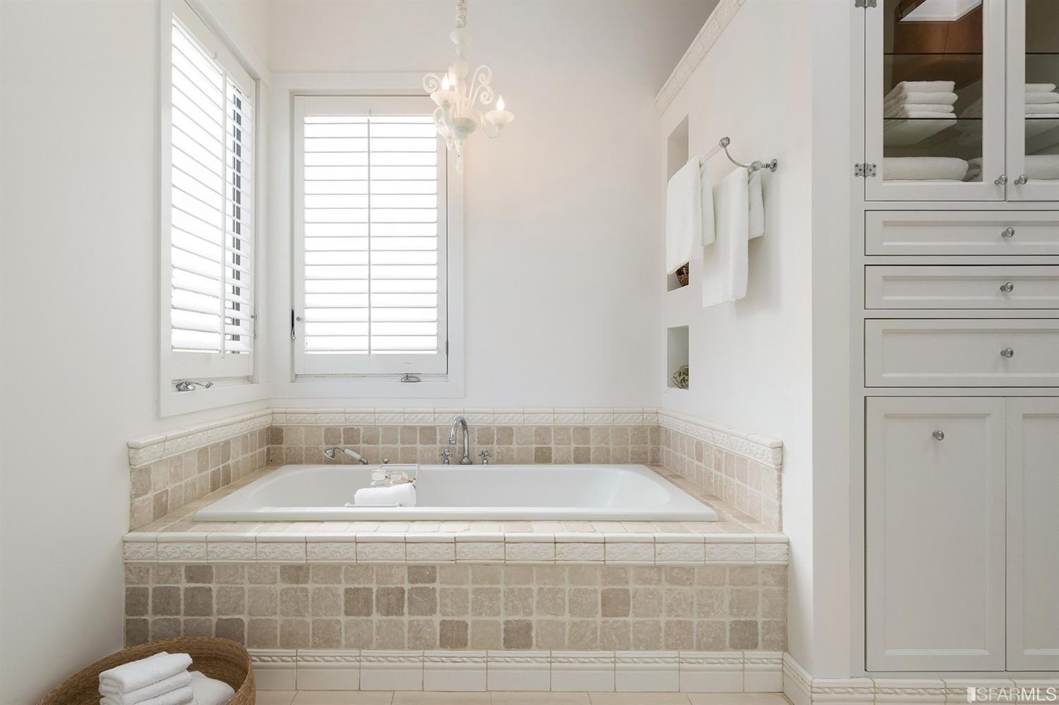 135 Sea Cliff Avenue San Francisco, CA 94121 - Photo 36 of 69 a bath tub sitting next to a window