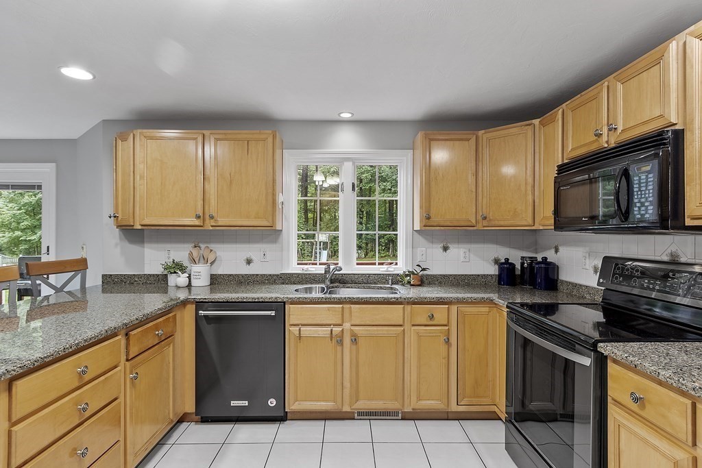 239 South Bolton Road Bolton, MA 01740 - Photo 8 of 42