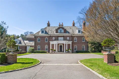 $5,300,000 | 8 Vista Lane, Glen Head, NY 11545