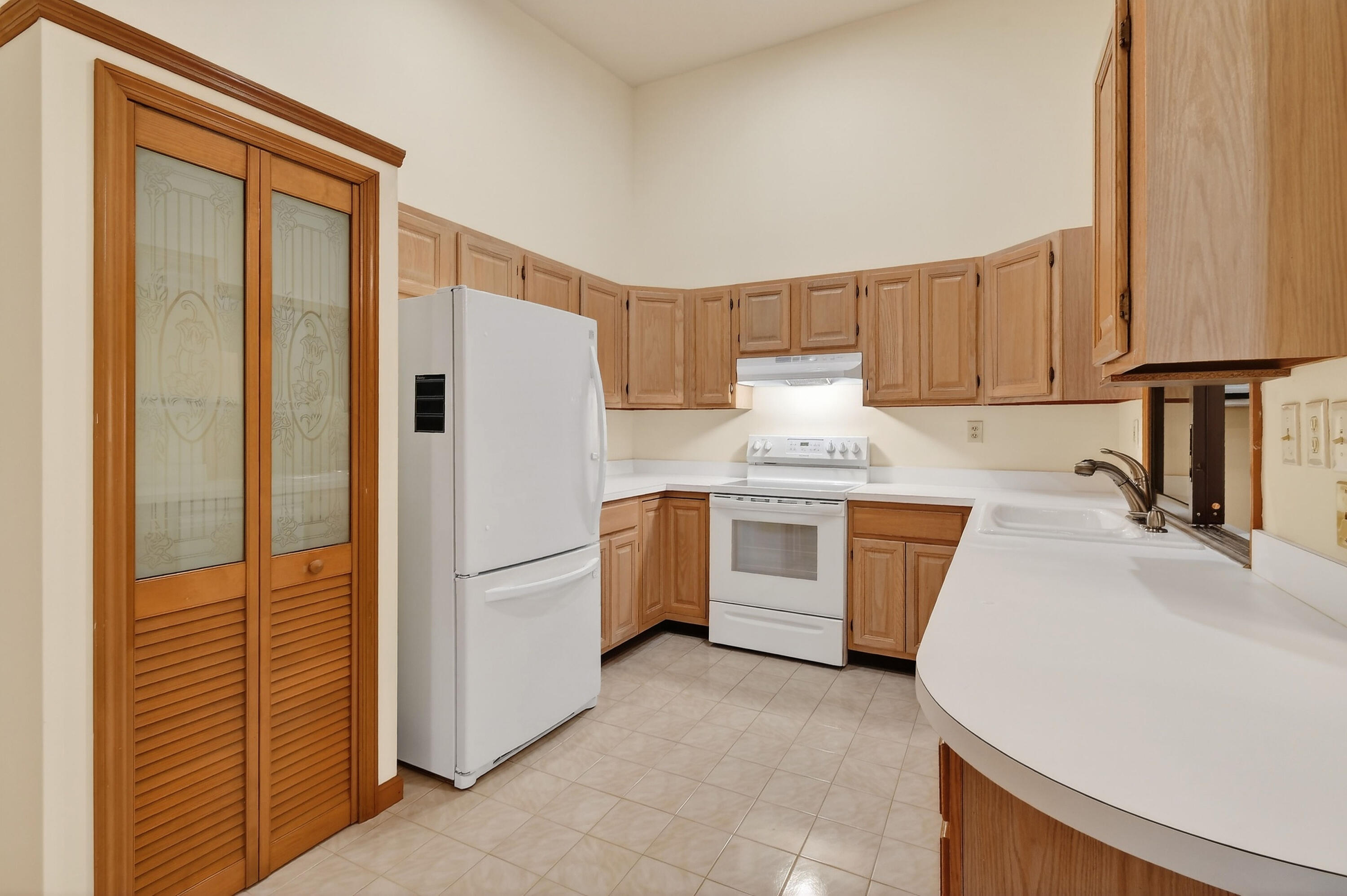 6016 Pompano Street Jupiter, FL 33458 - Photo 15 of 44 Kitchen w/pantry