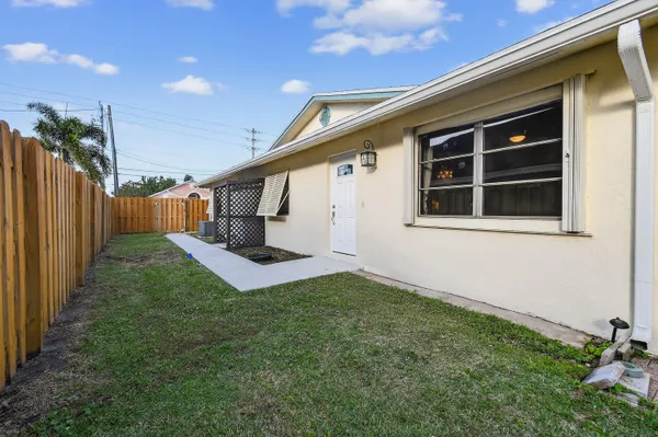 $3,200 | 6016 Pompano Street, Jupiter, FL 33458