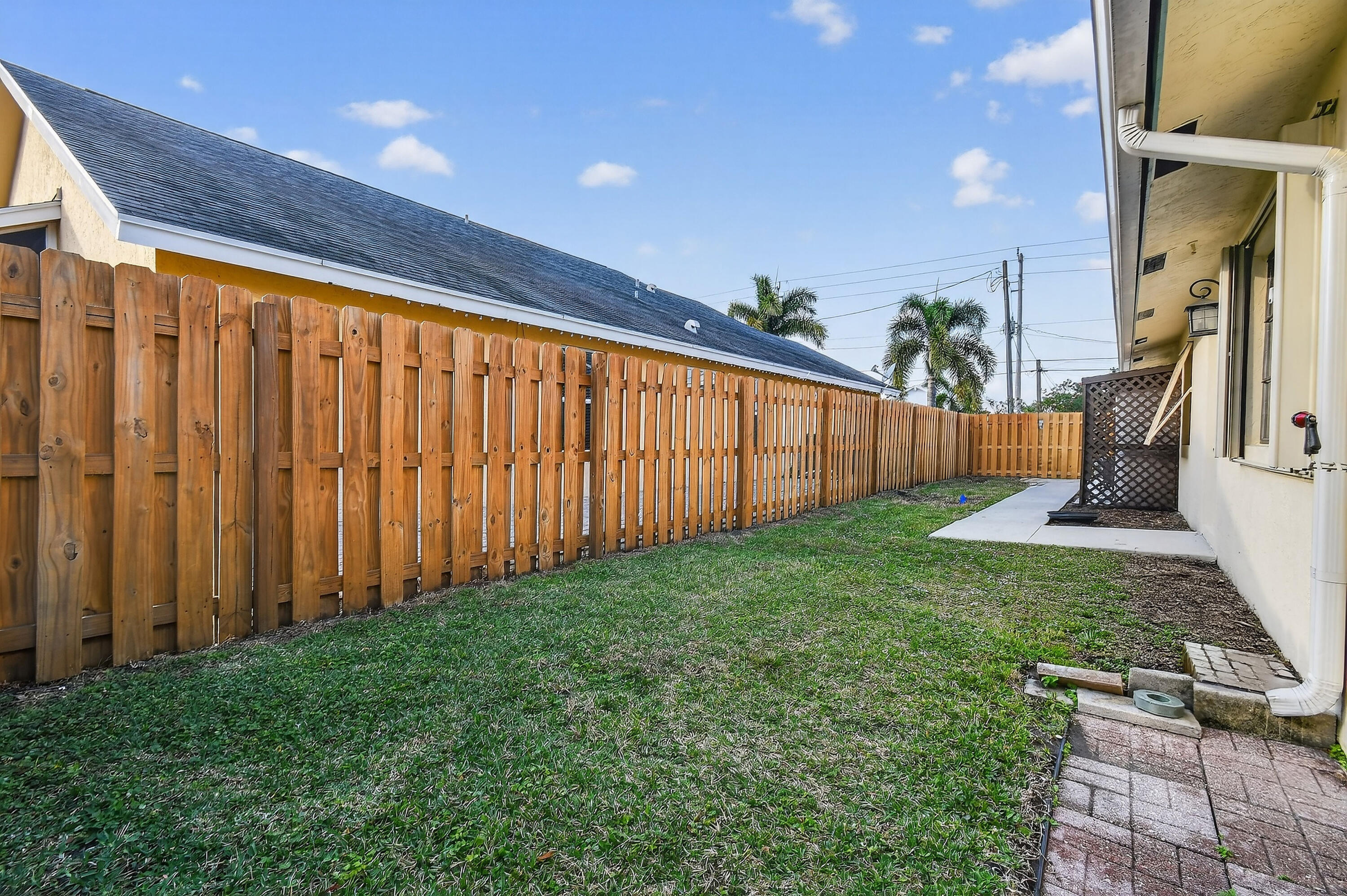 6016 Pompano Street Jupiter, FL 33458 - Photo 7 of 44 Side yard