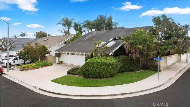 $1,599,999 | 9412 Hingham Drive, Huntington Beach, CA 92646