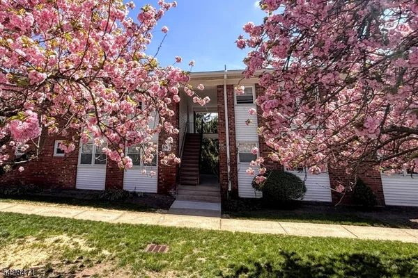 $270,000 | 100 Pierson Miller Drive, Unit A11, Pompton Lakes, NJ 07442