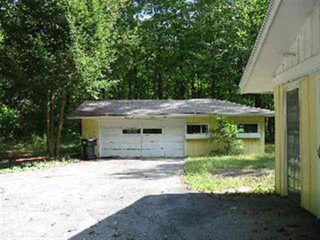 9400 Secor Road Temperance, MI 48182 - Photo 4 of 14 Garage