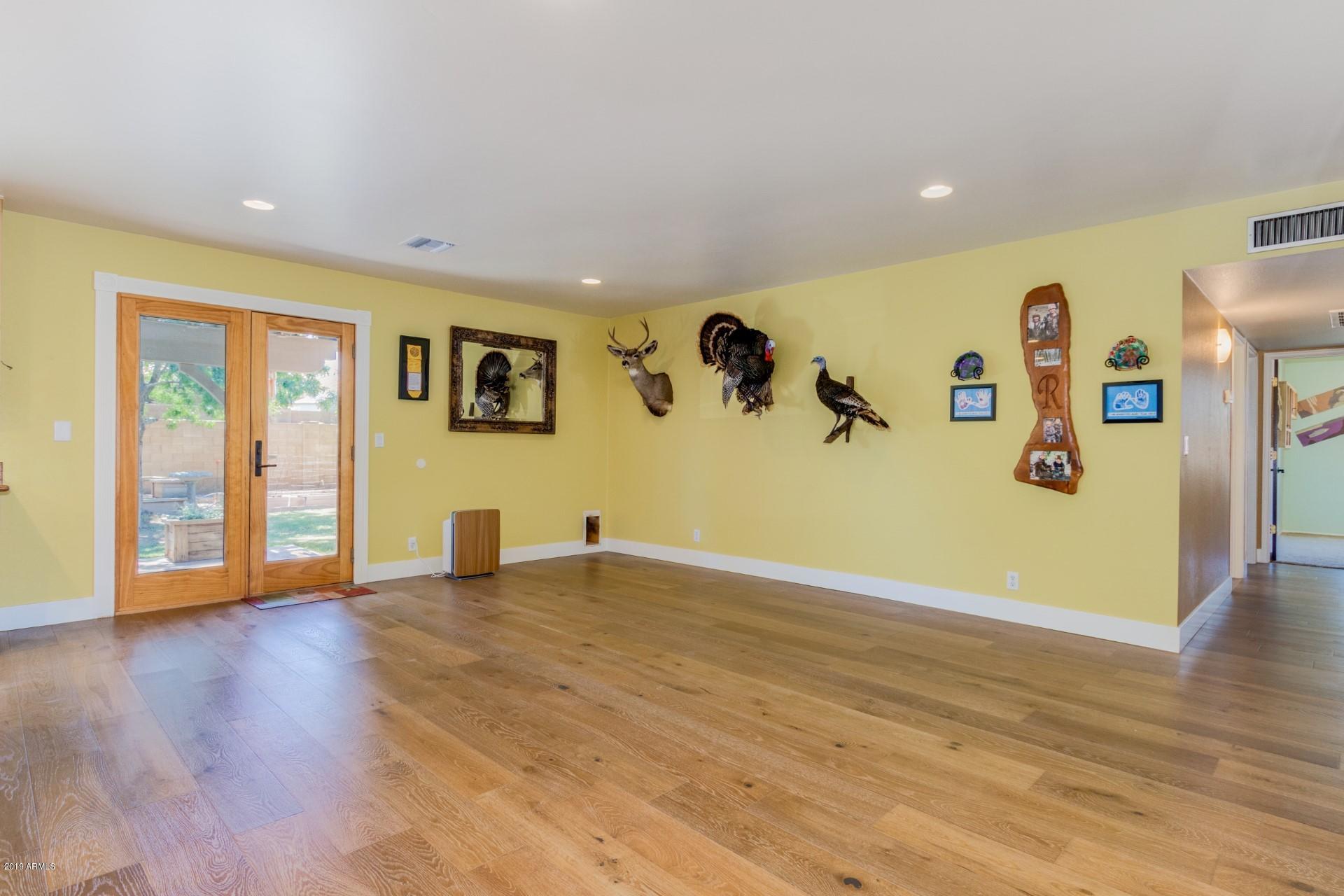 233 East Silver Creek Road Gilbert, AZ 85296 - Photo 5 of 26 0006-Silver Creek - 233 (5)