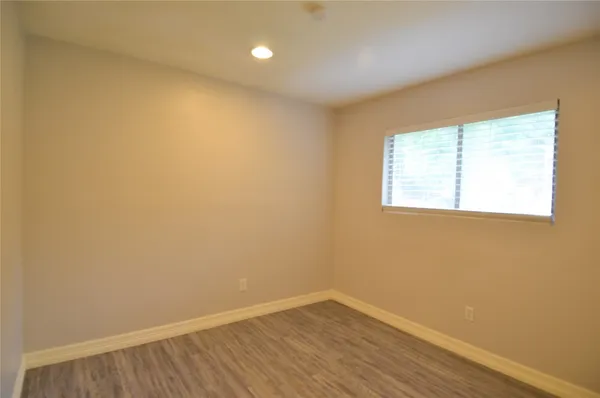 $1,900 | 76 South Wavy Oak Circle, Spring, TX 77381