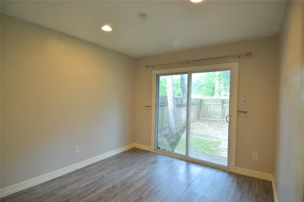 $1,900 | 76 South Wavy Oak Circle, Spring, TX 77381
