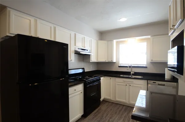 $1,900 | 76 South Wavy Oak Circle, Spring, TX 77381
