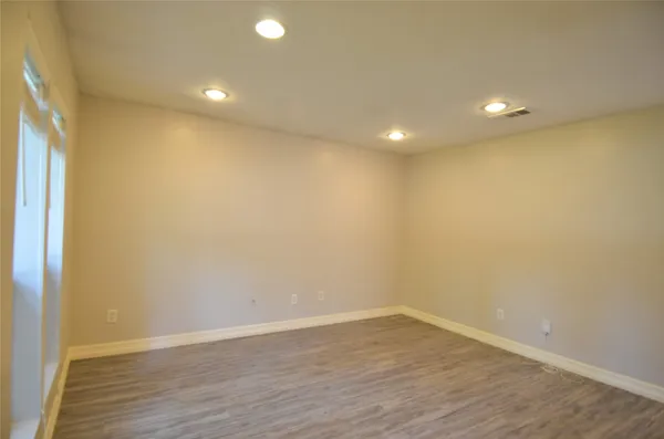 $1,900 | 76 South Wavy Oak Circle, Spring, TX 77381