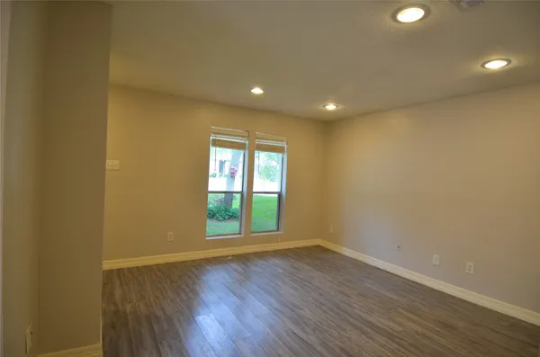 $1,900 | 76 South Wavy Oak Circle, Spring, TX 77381