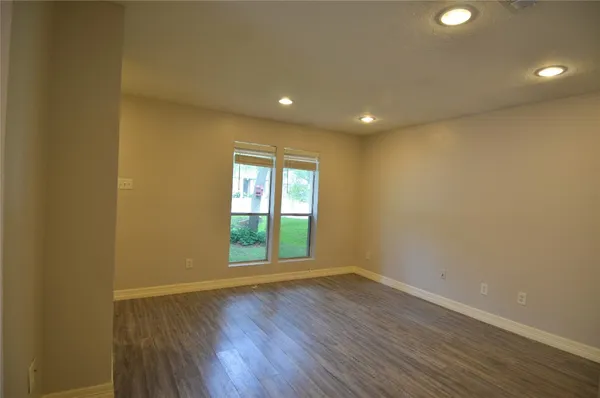 $1,900 | 76 South Wavy Oak Circle, Spring, TX 77381