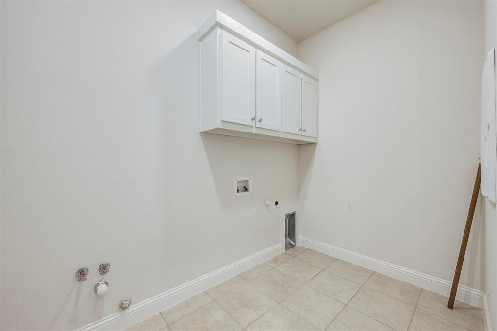 14304 Spitfire Trail Fort Worth, TX 76262 - Photo 20 of 31 a view of room