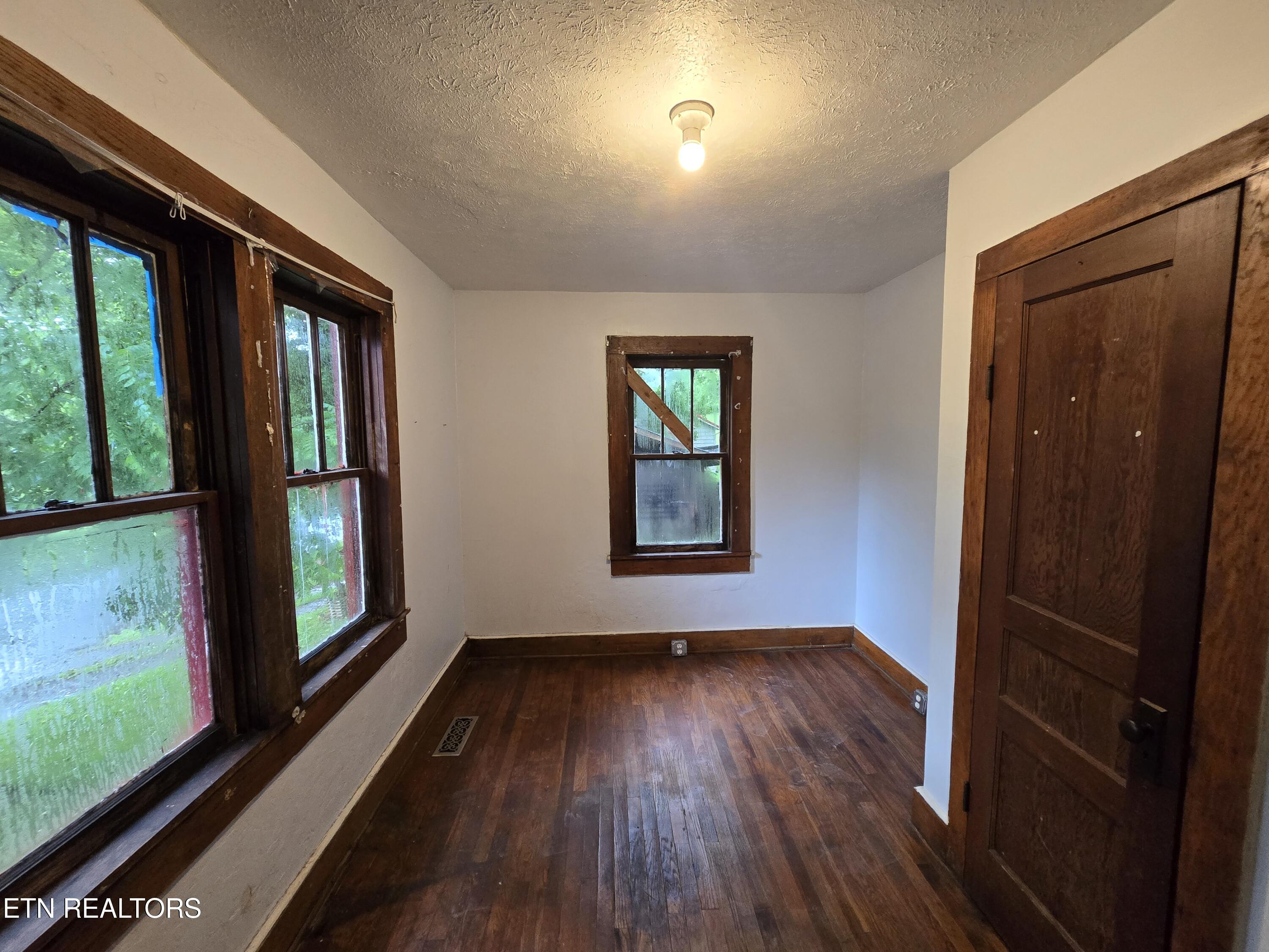 160 Old Fincastle Road Rose Hill, VA 24281 - Photo 8 of 17 20260609_181549
