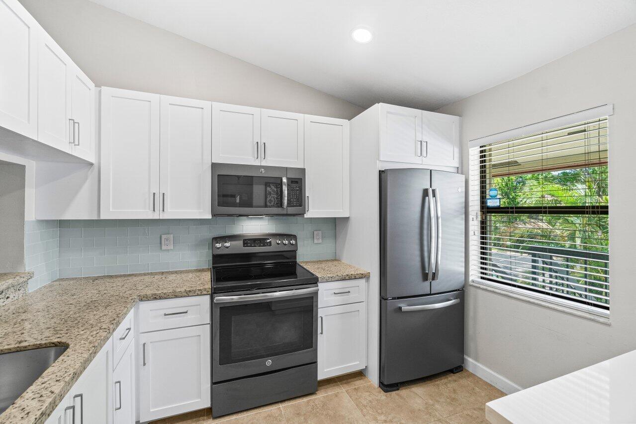 22148 Palms Way, Unit 203 Boca Raton, FL 33433 - Photo 8 of 29 Kitchen