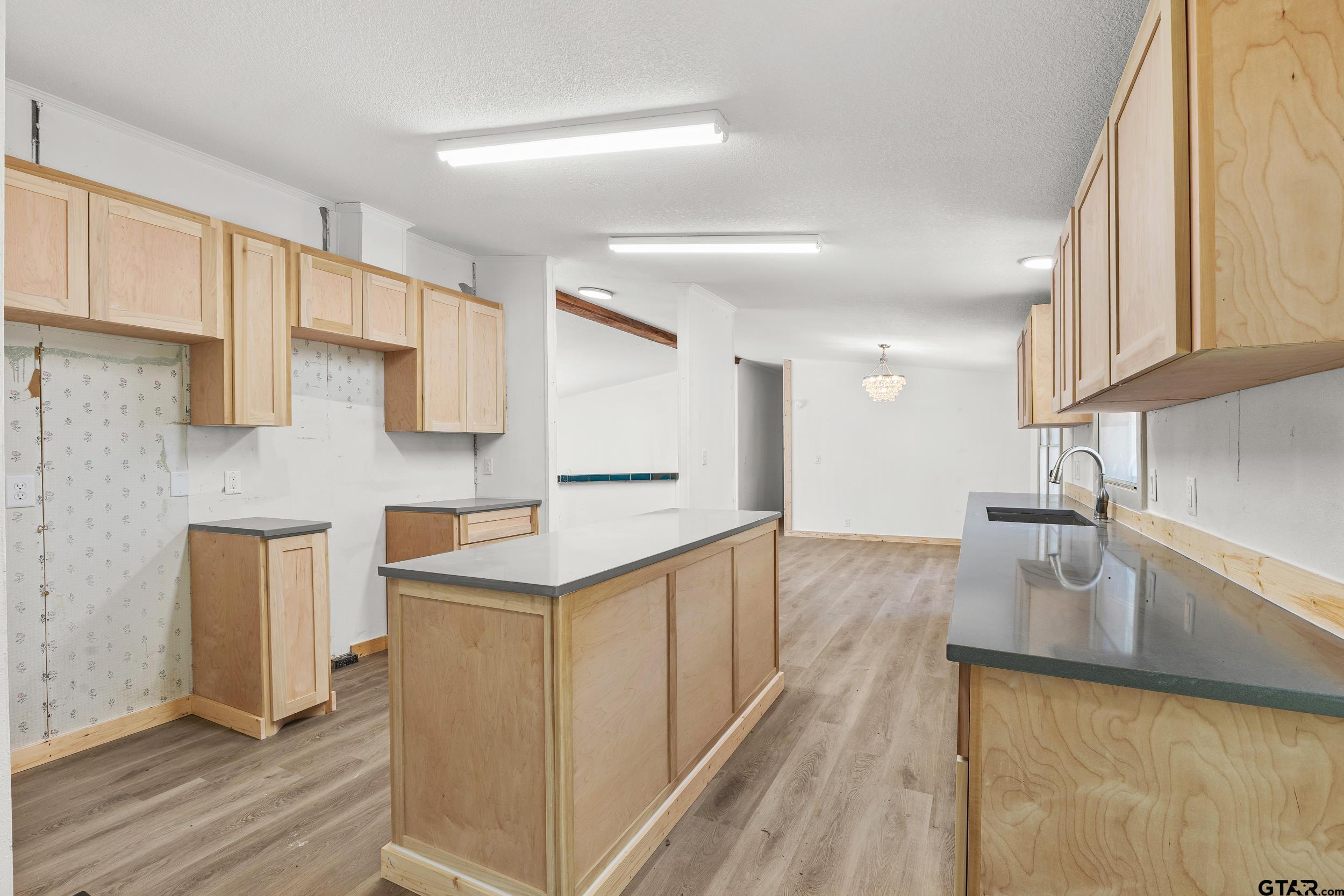 180 Southeast County Road Southeast Mount Vernon, TX 75457 - Photo 11 of 32