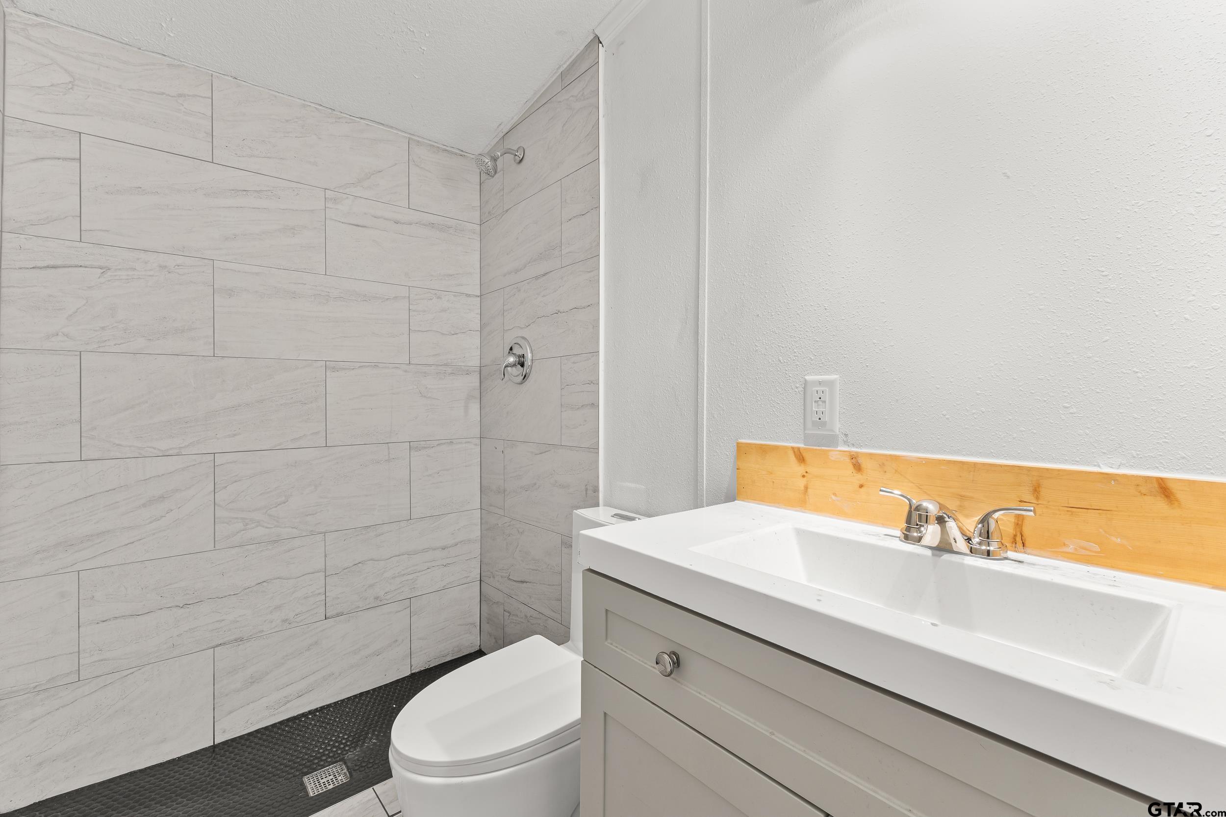 180 Southeast County Road Southeast Mount Vernon, TX 75457 - Photo 14 of 32