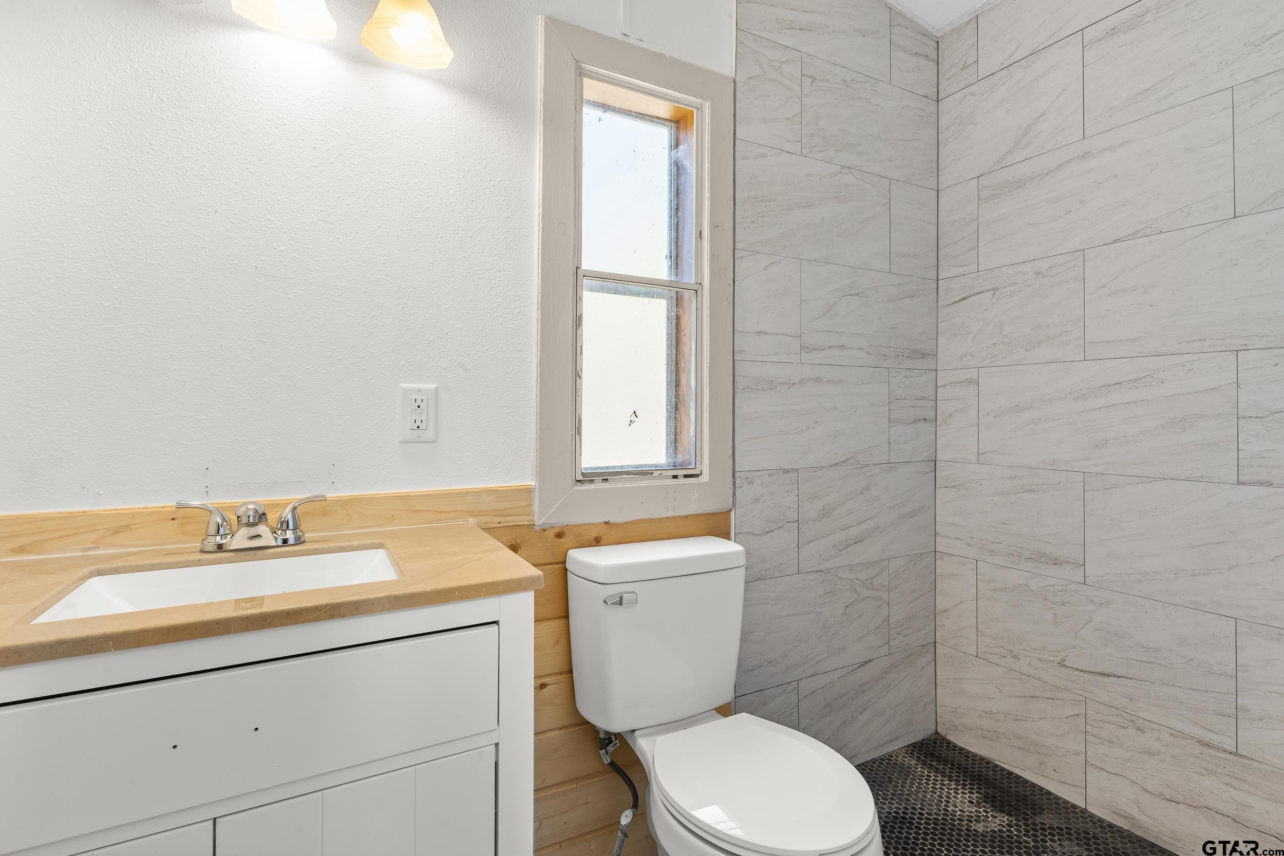 180 Southeast County Road Southeast Mount Vernon, TX 75457 - Photo 17 of 32