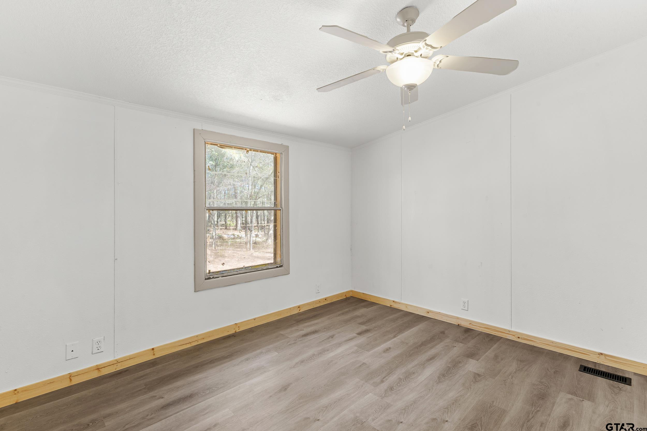 180 Southeast County Road Southeast Mount Vernon, TX 75457 - Photo 18 of 32