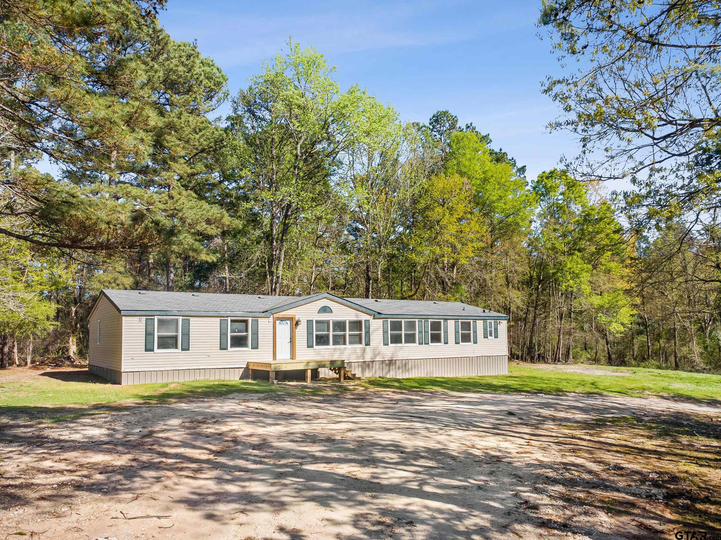 180 Southeast County Road Southeast Mount Vernon, TX 75457 - Photo 3 of 32