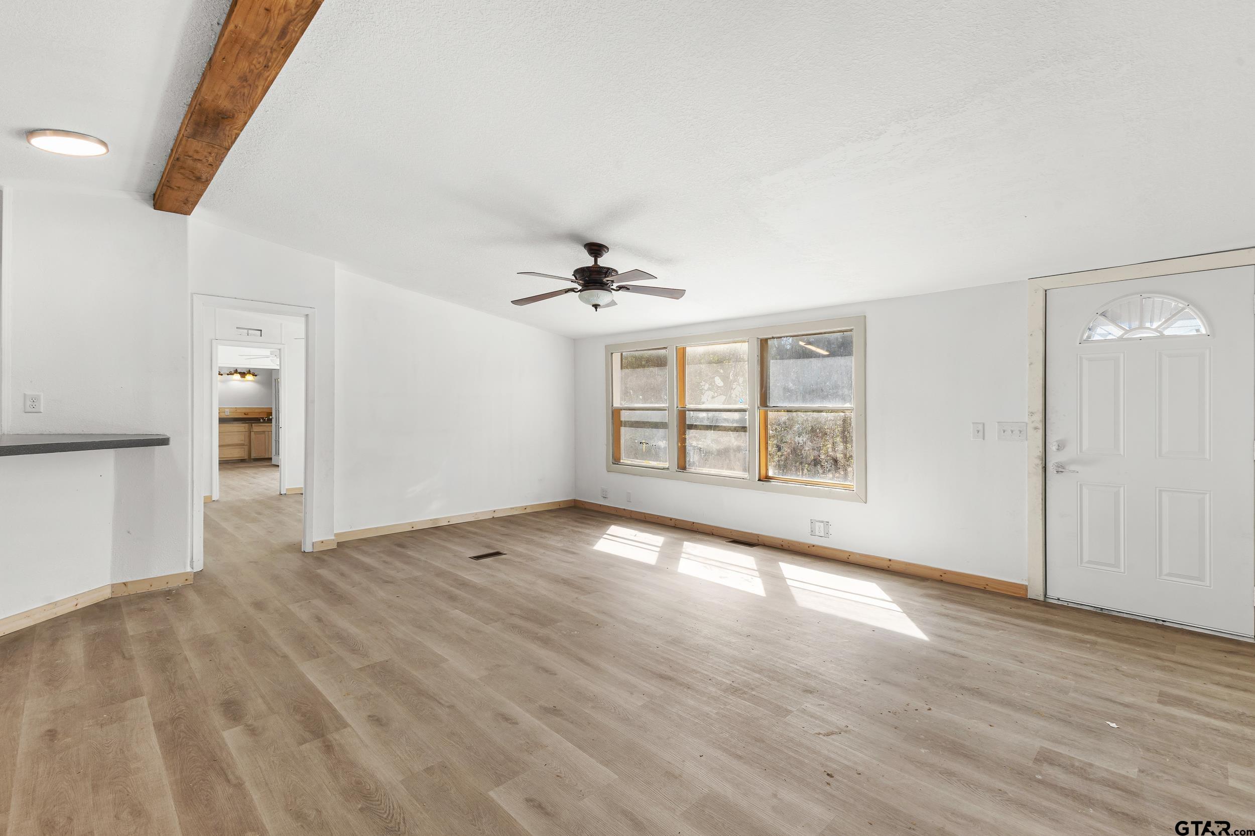 180 Southeast County Road Southeast Mount Vernon, TX 75457 - Photo 5 of 32