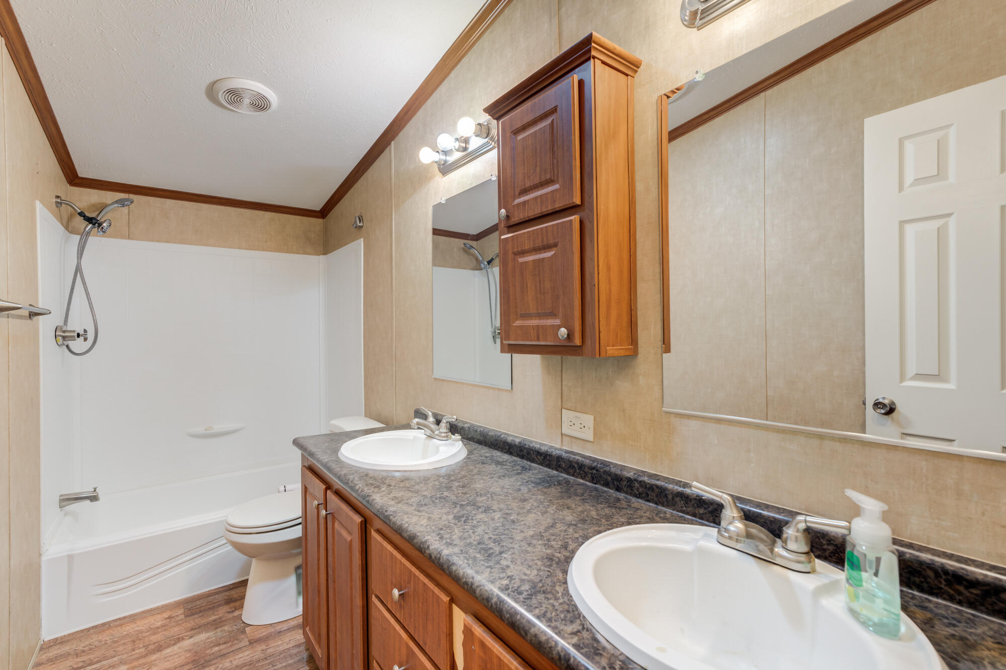 6444 Colorado Road, Unit 4 Lubbock, TX 79407 - Photo 34 of 36 6444-Colorado-Rd-#4_Lubbock-TX_36_Bathro