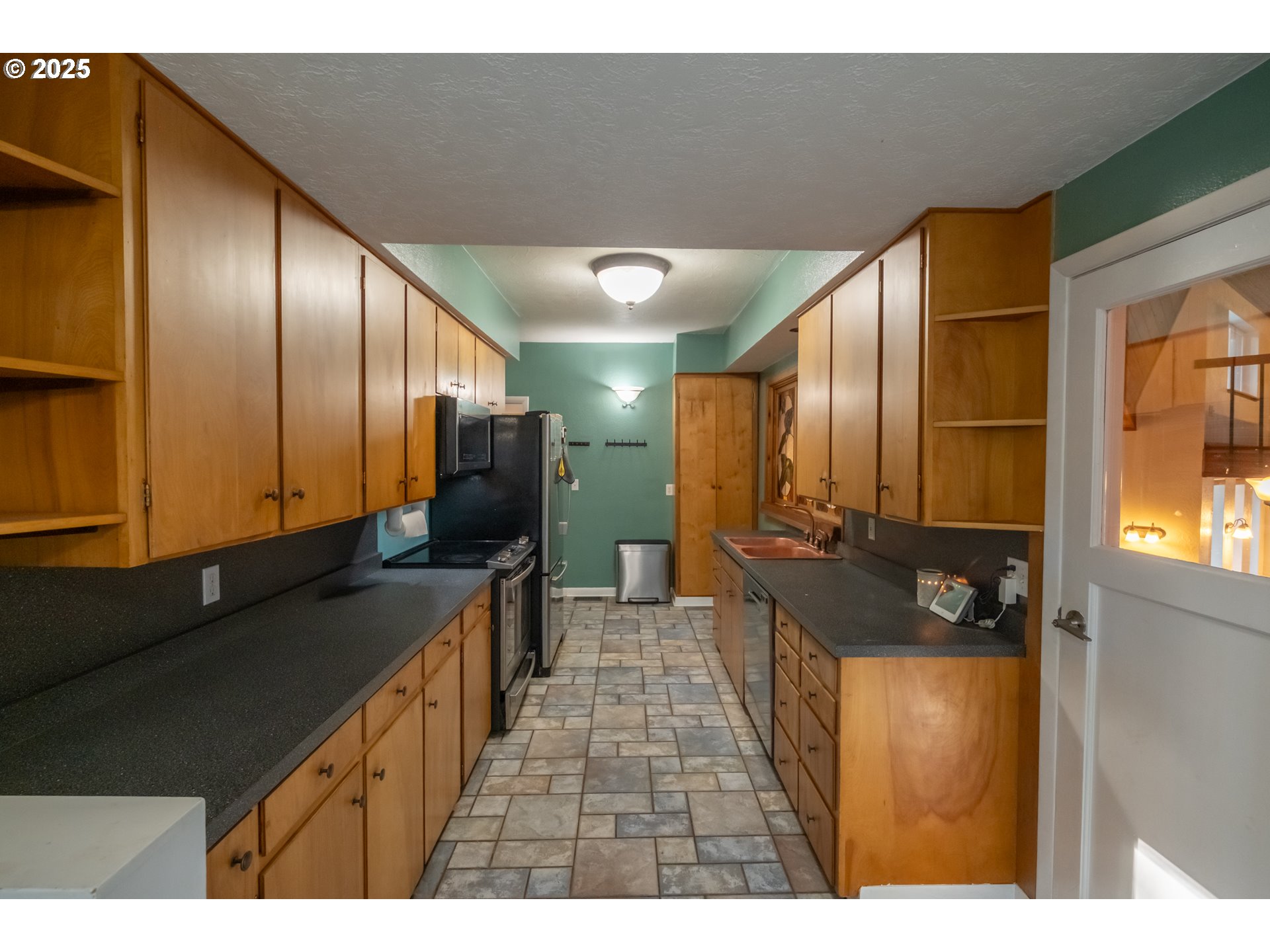 4417 Battle Creek Road Southeast Salem, OR 97302 - Photo 8 of 37