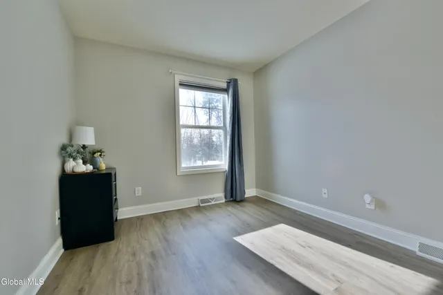 $349,900 | 10 Linden Lane, Milton, NY 12020