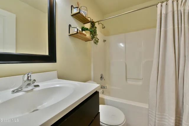 $349,900 | 10 Linden Lane, Milton, NY 12020