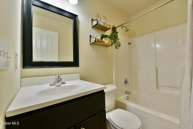 $349,900 | 10 Linden Lane, Milton, NY 12020