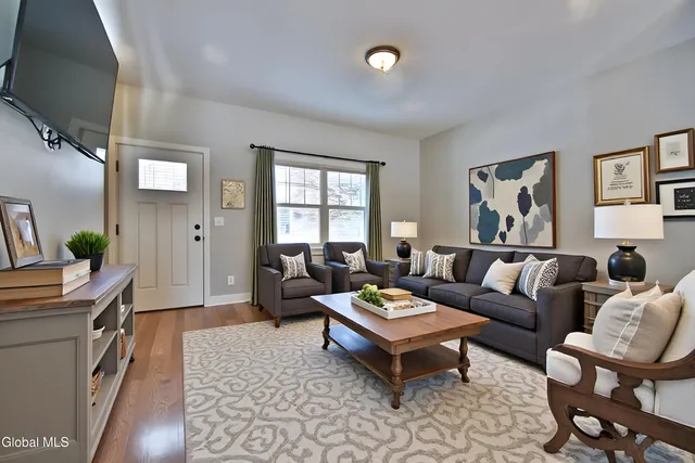 $349,900 | 10 Linden Lane, Milton, NY 12020