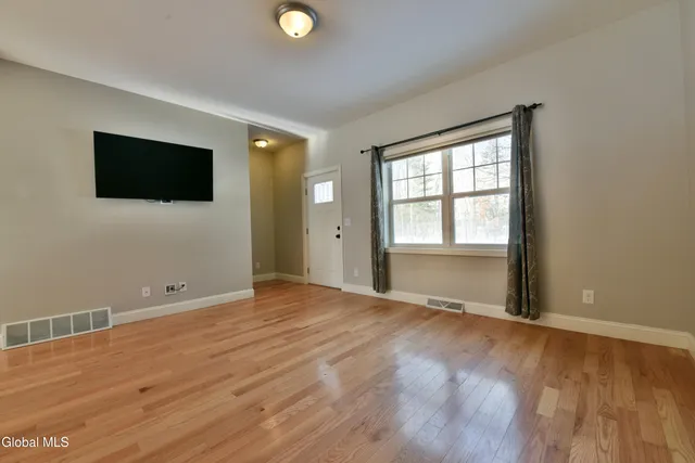 $349,900 | 10 Linden Lane, Milton, NY 12020