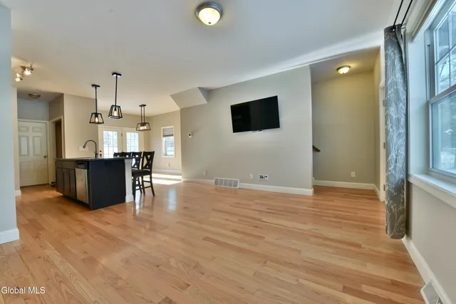 $349,900 | 10 Linden Lane, Milton, NY 12020