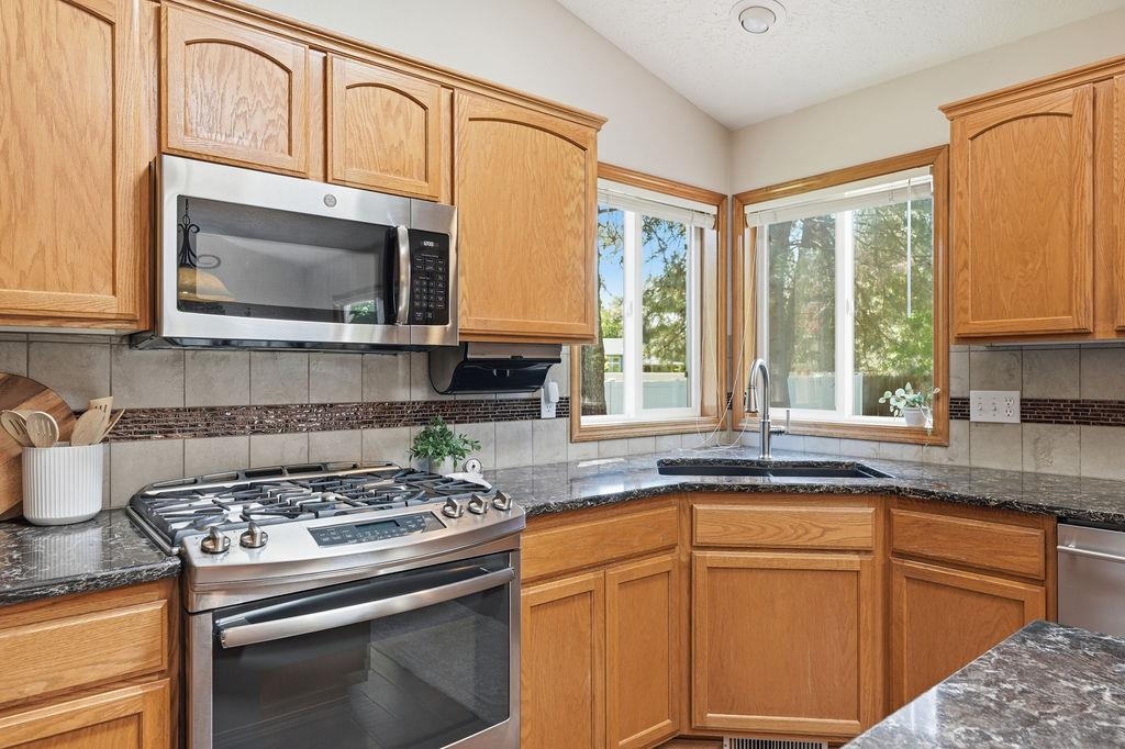 4406 East Woodglen Road Mead, WA 99021 - Photo 15 of 48