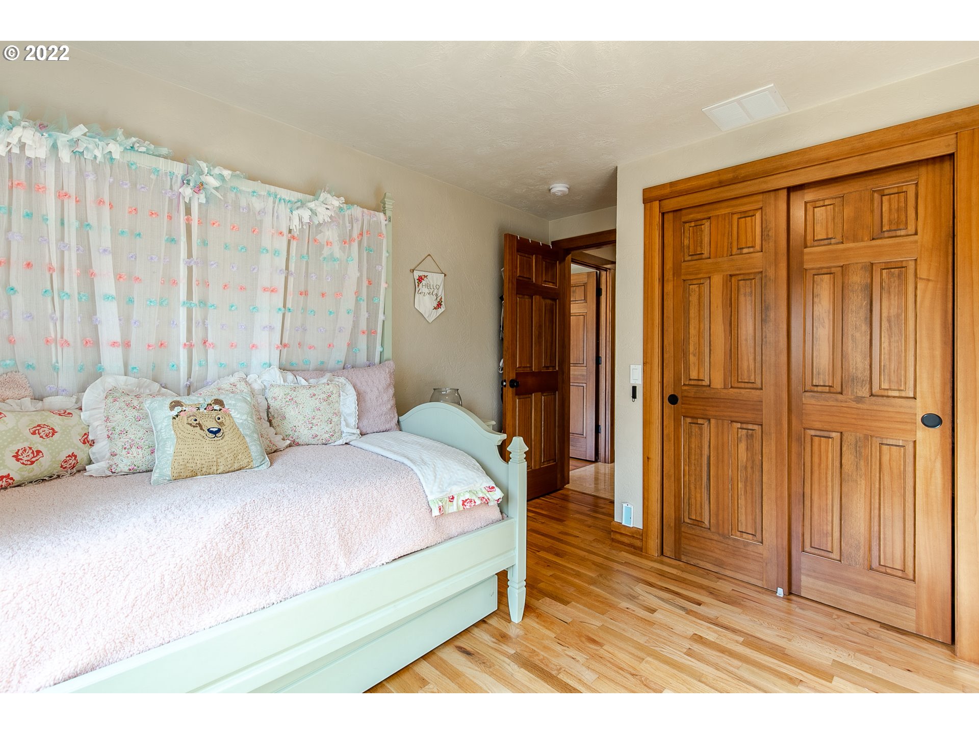 2115 Bedford Way Eugene, OR 97401 - Photo 23 of 32 a bedroom with a bed and a window