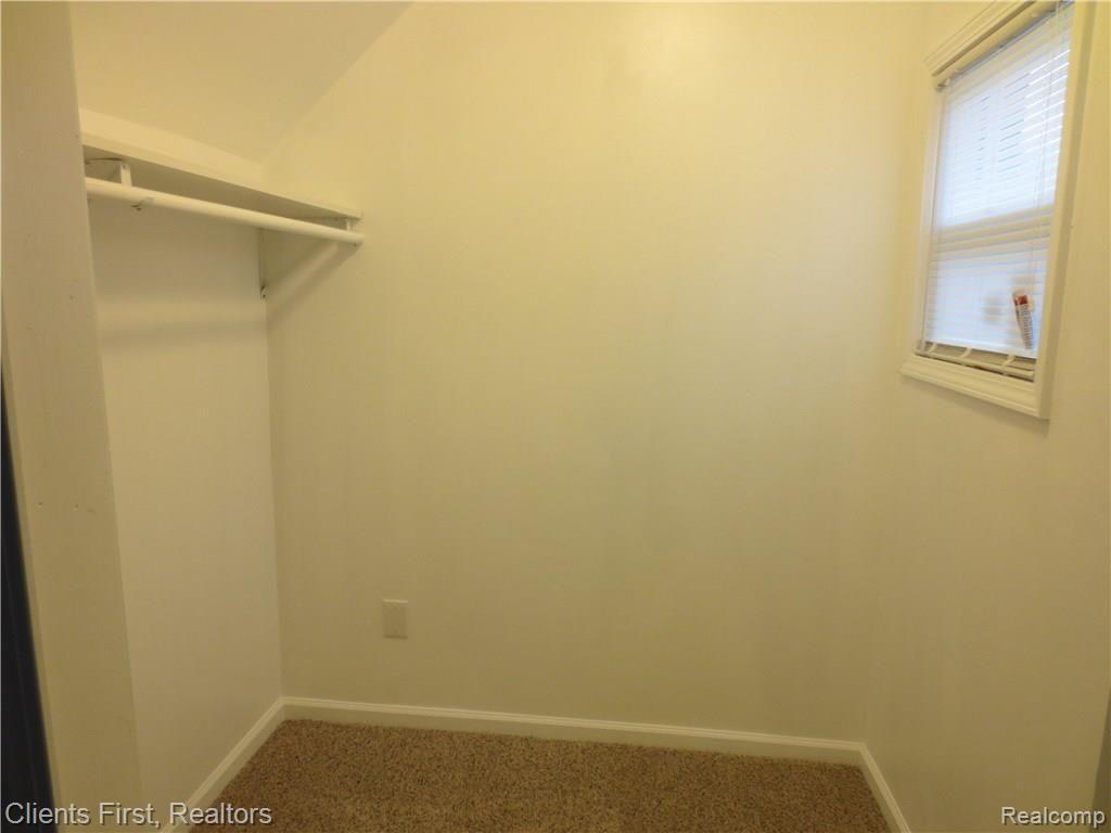 18505 Middlebelt Road Livonia, MI 48152 - Photo 10 of 12 IMG_1942.JPG