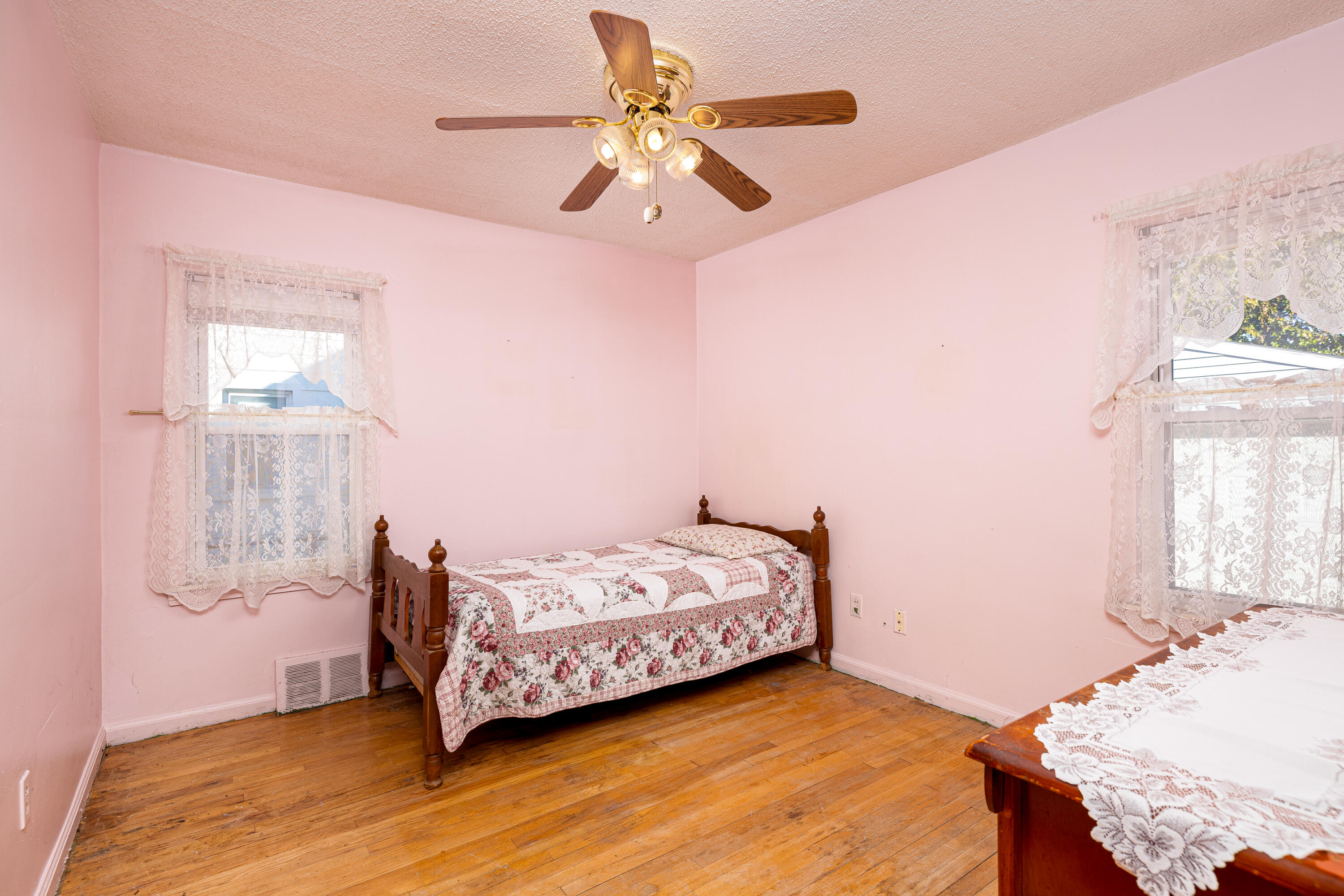 1042 Champaign Road Lincoln Park, MI 48146 - Photo 14 of 22 1042 Champaign Rd (15 of 35)