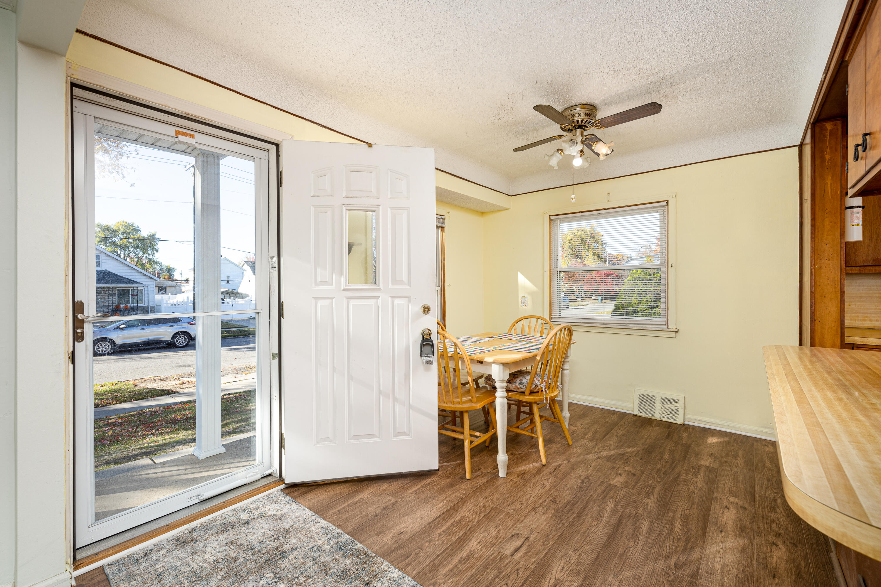 1042 Champaign Road Lincoln Park, MI 48146 - Photo 2 of 22 1042 Champaign Rd (1 of 35)