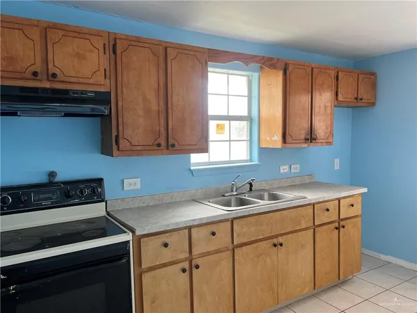 $1,100 | 1015 Martinez Street, Weslaco, TX 78596