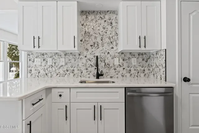 $299,900 | 27 Woodside Drive, Albany, NY 12208