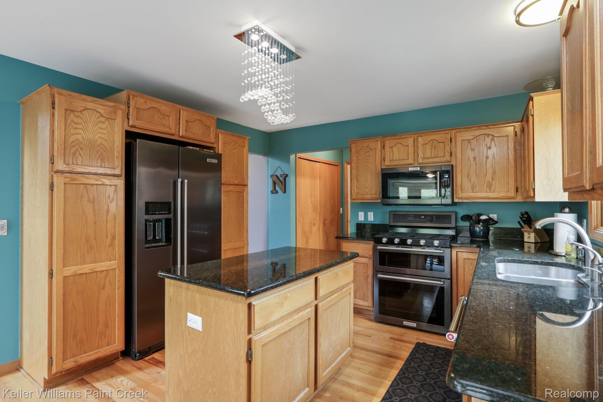 1028 River Mist Drive Rochester, MI 48307 - Photo 8 of 37 1028+River+Mist+Dr+Rochester-38-mls.jpg