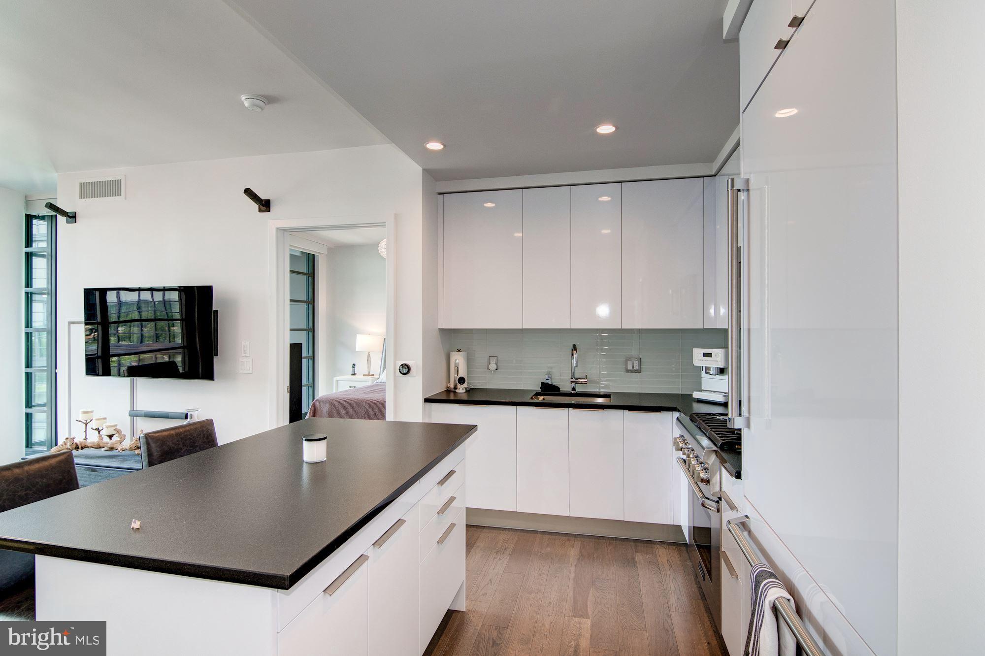 45 Sutton Square Southwest, Unit 1002 Washington, DC 20024 - Photo 6 of 29